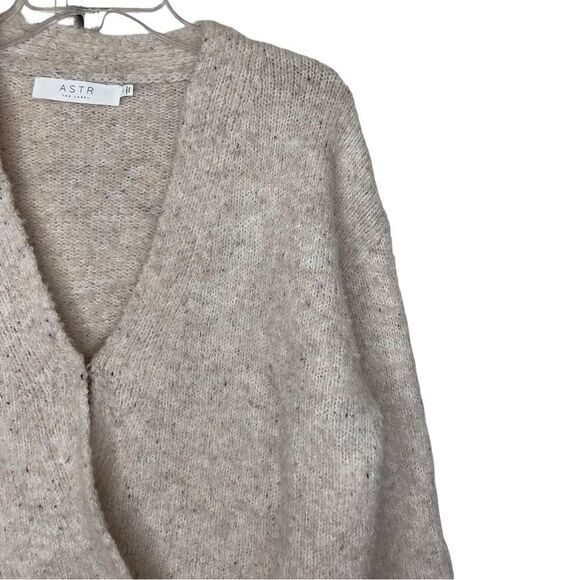 Astr Cream Long Sleeve Fuzzy Boucle Wool Blend Faux Wrap Sweater Size Large - Picture 6 of 10